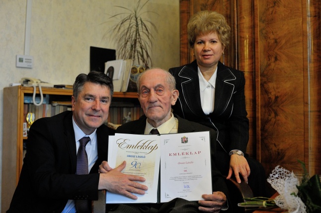 Szépkorú köszöntése - Orosz László