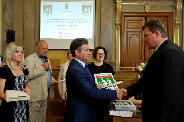 Kerékpárosbarát település és munkahely díjátadó
