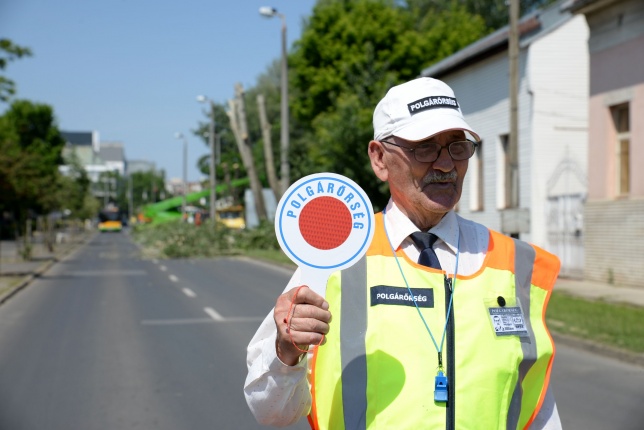 Tereprendezés a Szegfű utcán