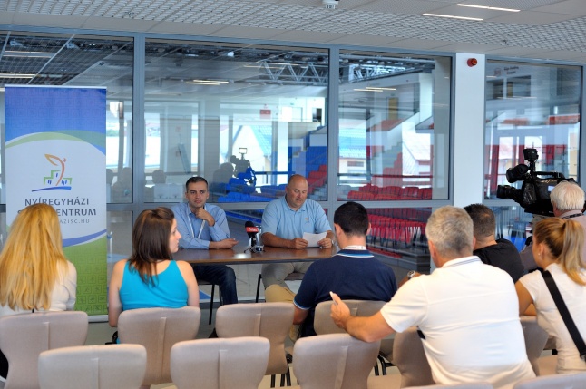 Úszóverseny  sajtótájékoztató