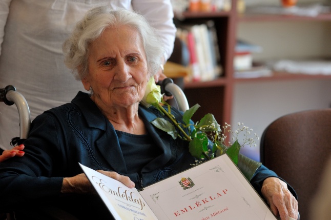 Szépkorú köszöntése - Farkas Miklósné