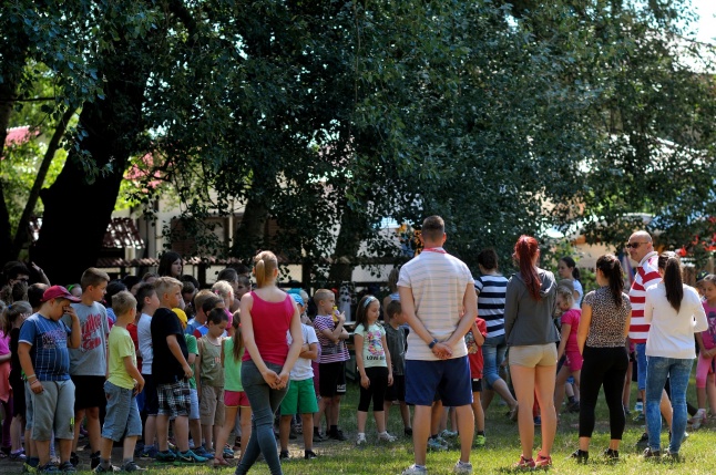 Kis Vakond táborozás