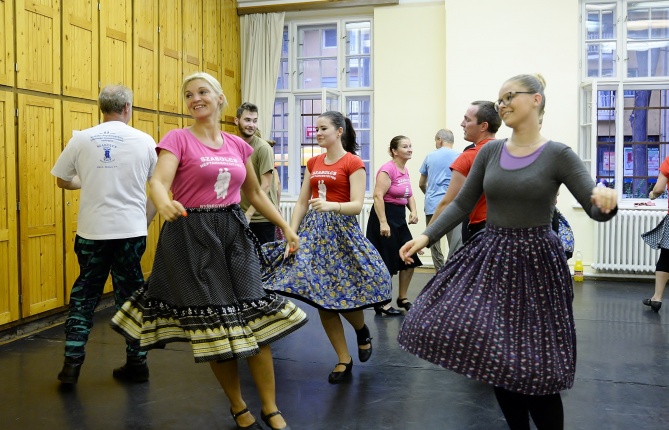 Megkezdődtek a Tirpák Lakodalmas táncpróbái