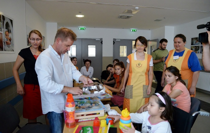 Játékadomány a gyermekosztály részére