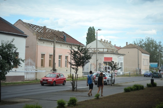 Elkezdődött a beruházás a Szegfű utcán