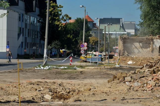 Elkezdodott_a_beruhazas_a_Szegfu_utcan_III