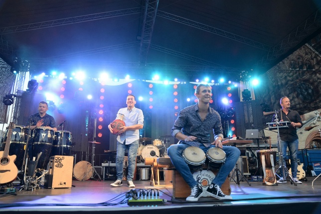 Talamba ütőegyüttes fellépése a nagyszínpadon