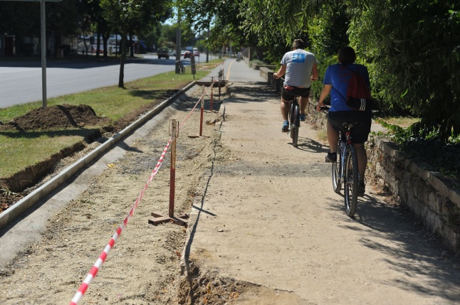 Járdafelújítás a Sóstói úton