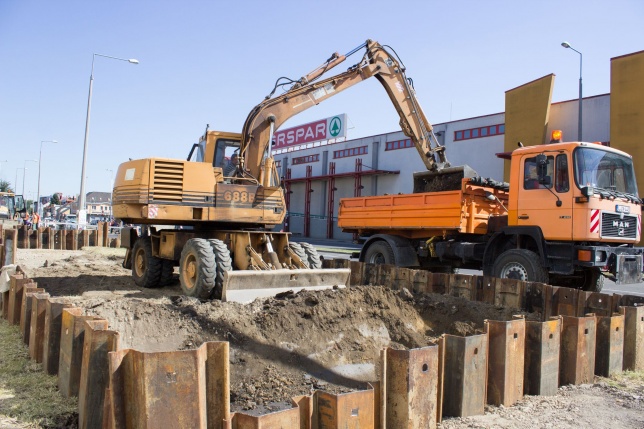 Elkezdődött a beruházás a Szegfű utcán V