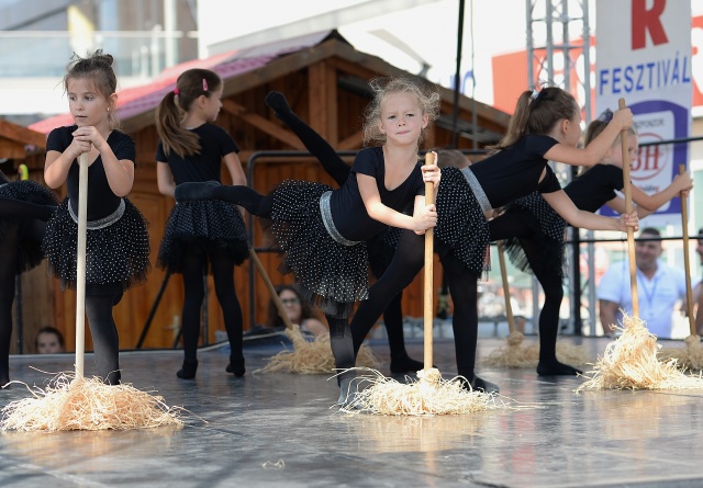 RE-flex a Korzó színpadán