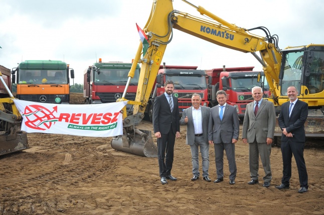 Logisztikai raktár alapkőletétele - fotó: Szarka Lajos