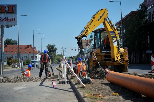 Elkezdődött a beruházás a Szegfű utcán VI - fotó Szarka Lajos