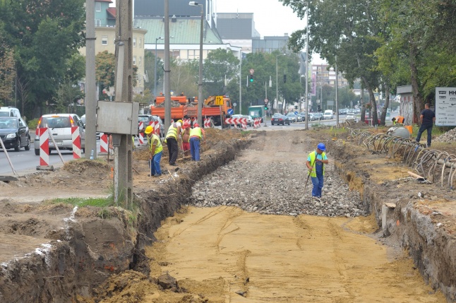 Elkezdődött a beruházás a Szegfű utcán VII - fotó Szarka Lajos