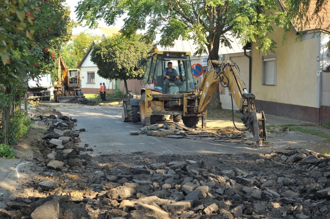 Munkálatok a Kígyó utcán - fotó Szarka Lajos
