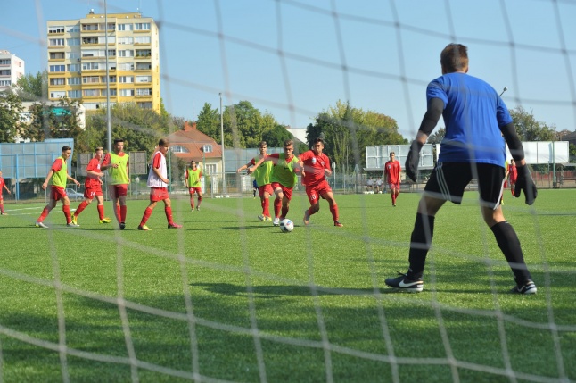 Átadták a műfüves focipályát - fotó Szarka Lajos
