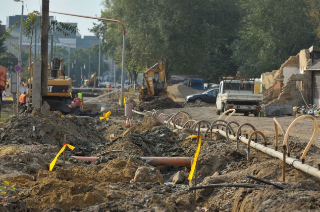 Elkezdődött a beruházás a Szegfű utcán - fotó Szarka Lajos