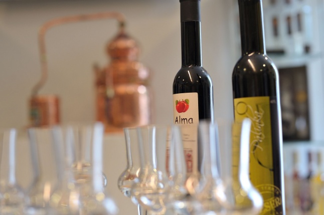 Pálinkaverseny a múzeumfaluban - fotó Szarka Lajos