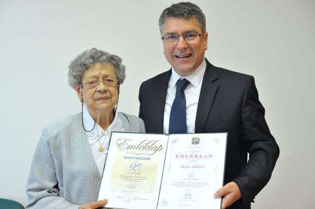 Szépkorú köszöntése Kovács Miklósné - fotó Szarka Lajos