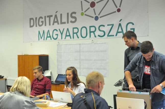 DM kezdődik a lakossági eszközosztás - fotó Szarka Lajos