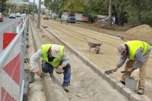 Elkezdődött a beruházás a Szegfű utcán X - fotó Szarka Lajos
