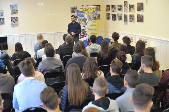 Ifjúsági találkozó a Köz-pontban - fotó Szarka Lajos