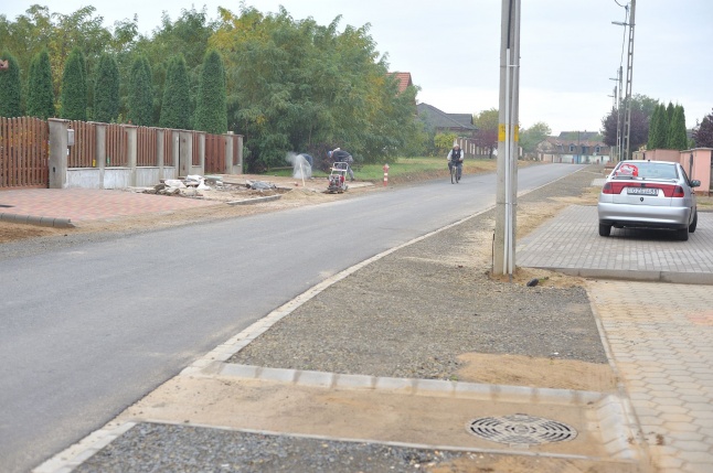 Útszakasz átadás a Lombkorona utcán - fotó Szarka Lajos