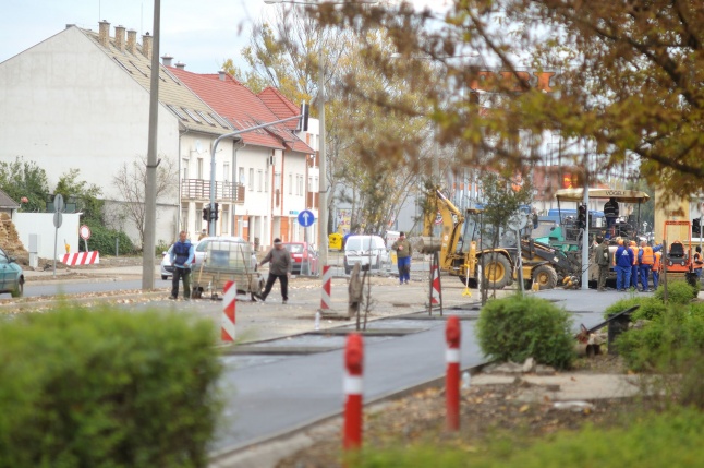 Elkezdődött a beruházás a Szegfű utcán XIII - fotó Szarka Lajos