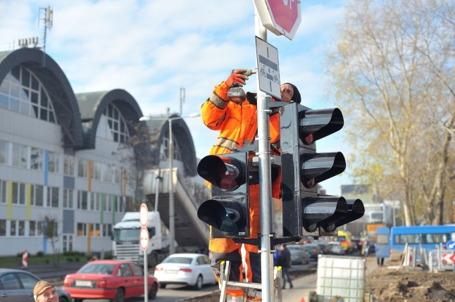 Elkezdődött a beruházás a Szegfű utcán - fotó Szarka Lajos