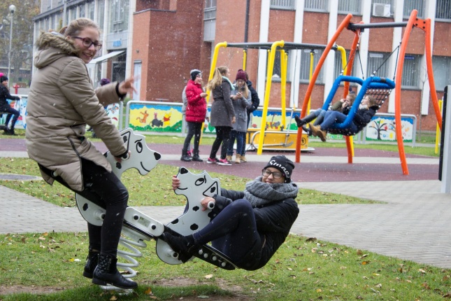 Egy kis móka a játszótéren - fotó Szarka Lajos