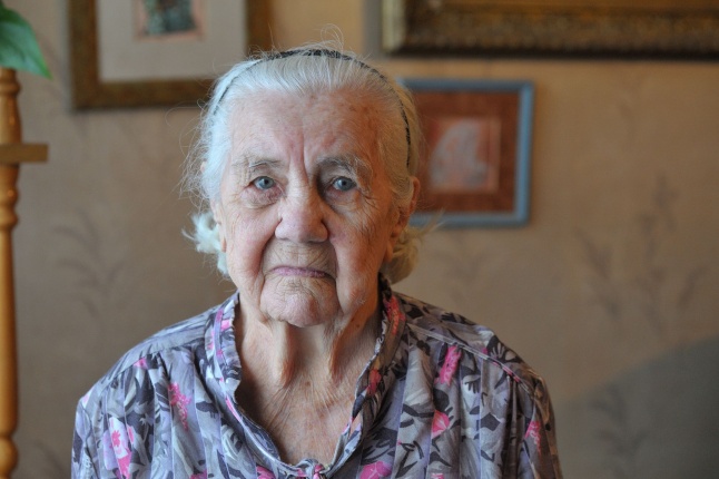 Szépkorú köszöntése Galambos Lajosné - fotó Szarka Lajos