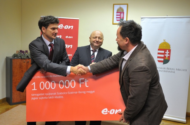 Eon adomány Rozsály községnek - fotó Szarka Lajos