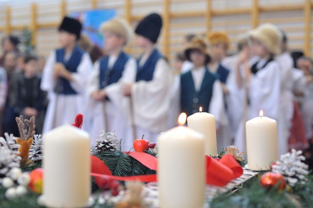 Adventi forgatag a nyírszőlősi iskolában - fotó Szarka Lajos