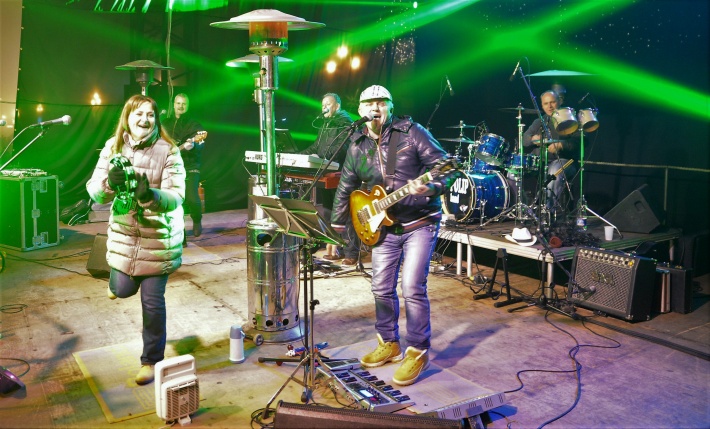 Szilveszteri utcabál a Kossuth téren