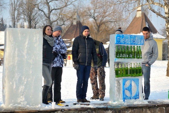 Szobrászok a Tófürdőn - fotó Szarka Lajos
