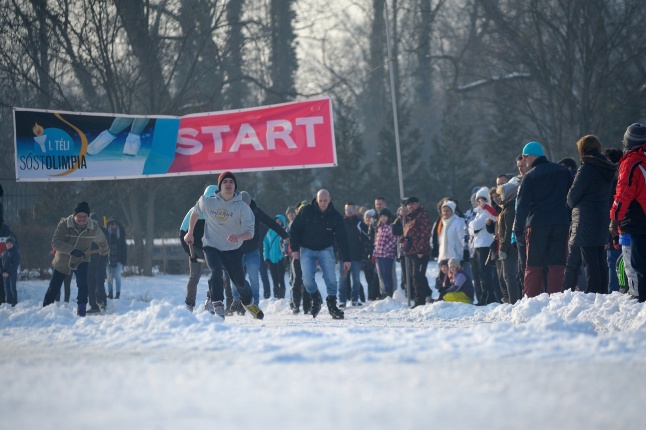Korcsolyák  a Tófürdőn - fotó Szarka Lajos