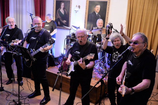 Old Rock és Kaland Old Rock a Bencs Villában