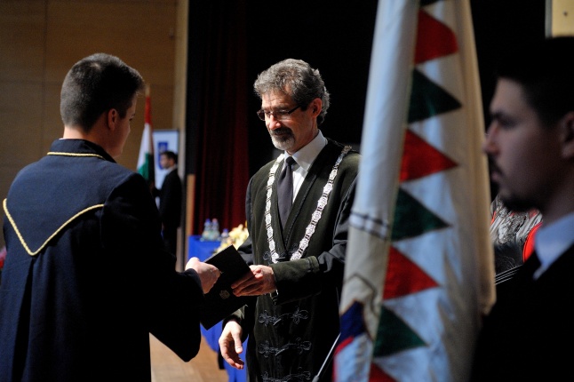 Oklevélátadó Ünnepség az egyetemen - fotó Szarka Lajos