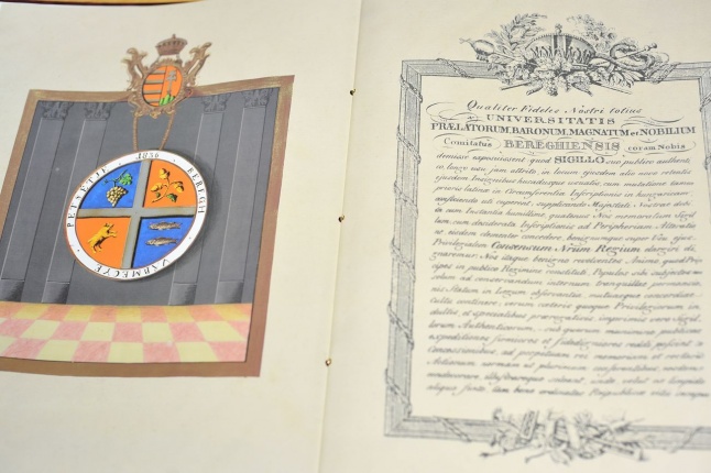 Címeres pecsétek a Levéltárban - fotó Szarka Lajos