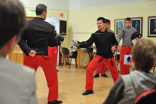 Szablyát rántottak - fotó Szarka Lajos