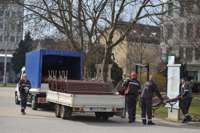 Új padok a belvárosban - fotó Szarka Lajos