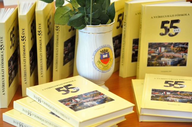 Jubileumi könyvbemutató az egyetemen - fotó Szarka Lajos