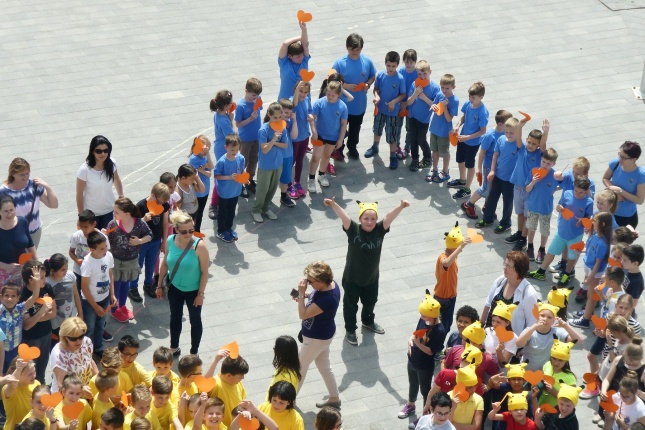 Mindenkinek becsengettek - fotó Szarka Lajos