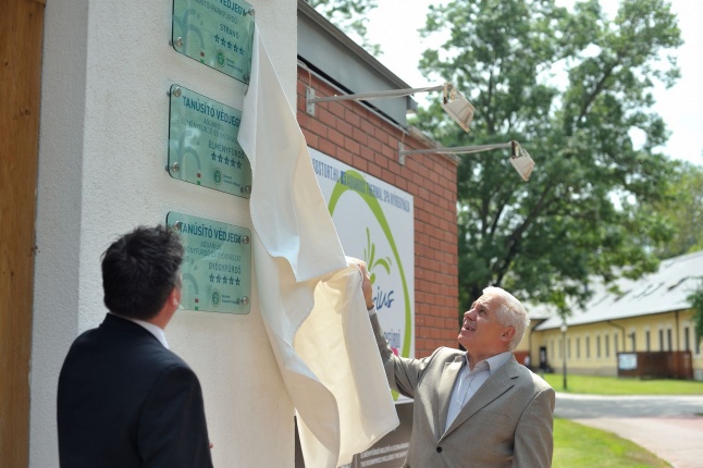Táblaavatás az élményfürdőben - fotó Szarka Lajos