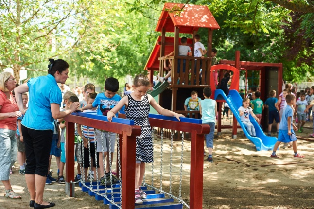 Játszótér a Bem iskolában - fotó Szarka Lajos