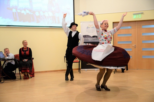 A Szabolcs Néptáncegyüttes bemutatkozása az Értékes Esték sorozatban