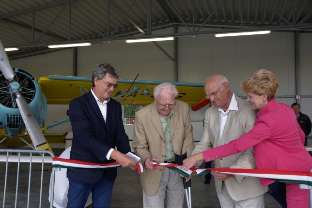 Repülőgép hangár átadás