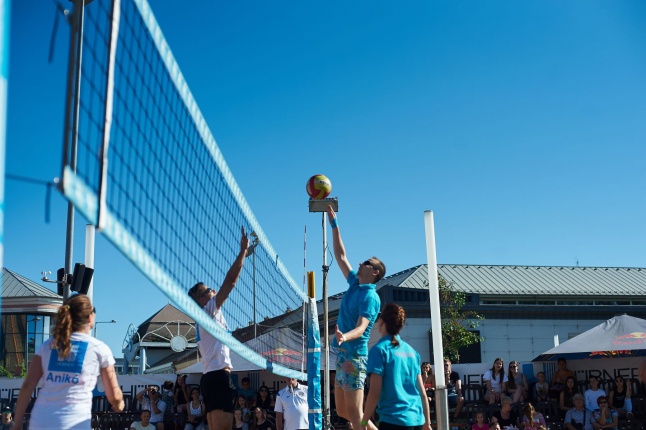 Megkezdődött a belvárosi strandröpi - fotó Szarka Lajos