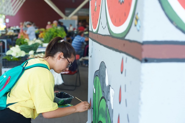 Művészi zöldségek és gyümölcsök a piacon - fotó Szarka Lajos