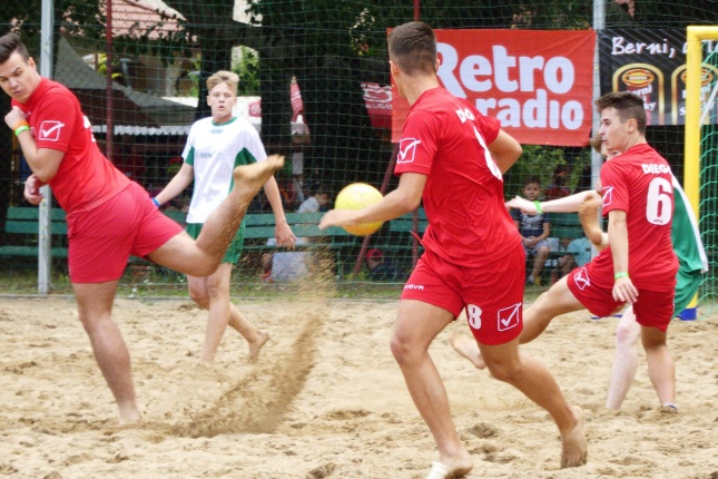 Elkezdődött a strandfoci - fotó Szarka Lajos