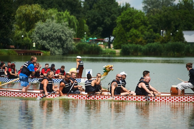 Sárkányhajó verseny Sóstón - fotó Szarka Lajos